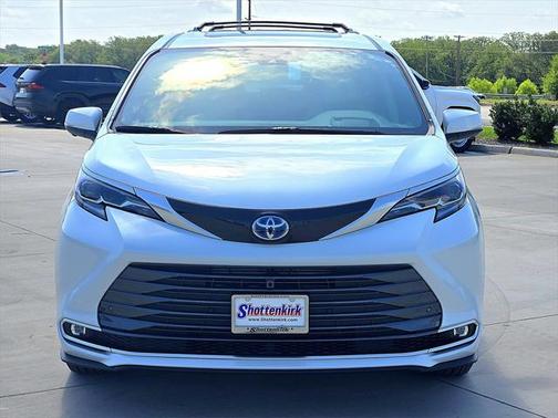 2025 Toyota Sienna Platinum 7 Passenger