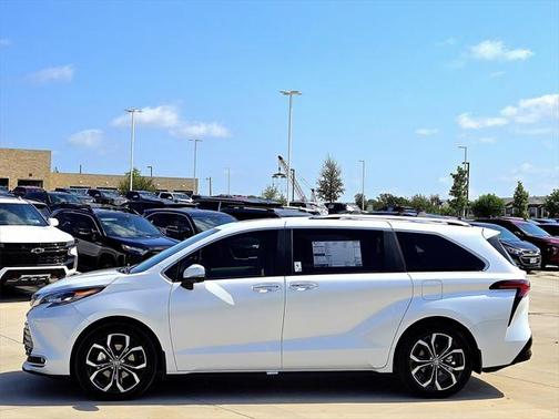 2025 Toyota Sienna Platinum 7 Passenger