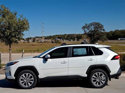 2025 Toyota RAV4 XLE Premium