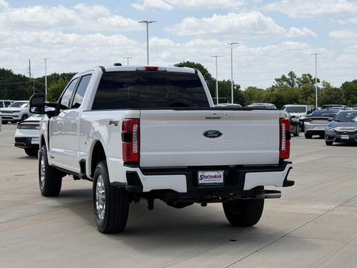 Oxford White 2024 Ford F-250 Lariat