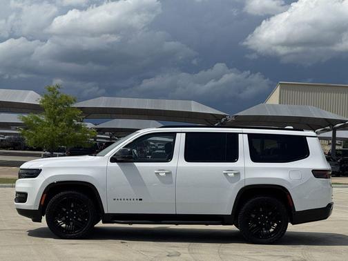 Bright White Clearcoat 2023 Jeep Wagoneer Series II Carbide 4x4