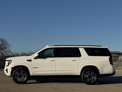 2023 GMC Yukon XL 4WD AT4
