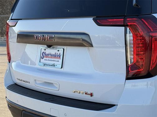2023 GMC Yukon XL 4WD AT4