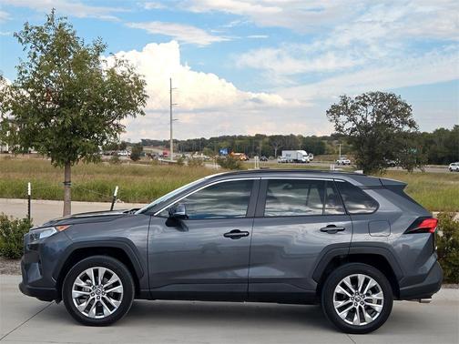 2020 Toyota RAV4 XLE Premium