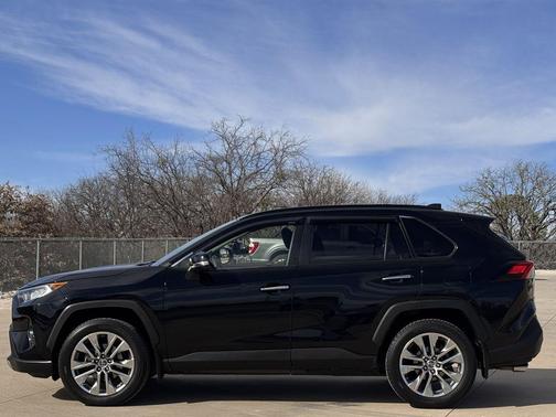 Midnight Black Metallic 2019 Toyota RAV4 Limited