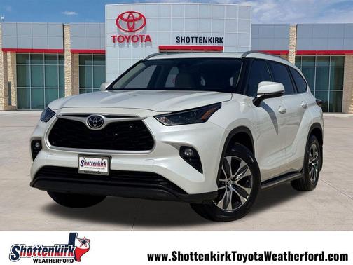 Wind Chill Pearl 2022 Toyota Highlander XLE