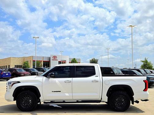 2025 Toyota Tundra SR5