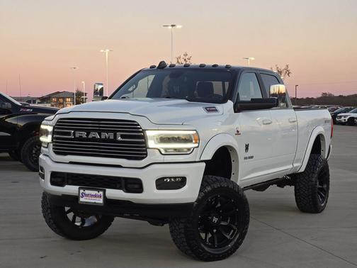 2022 RAM 3500 Laramie Crew Cab 4x4 6'4' Box