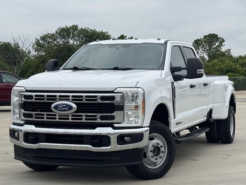 Oxford White 2024 Ford F-350 XLT