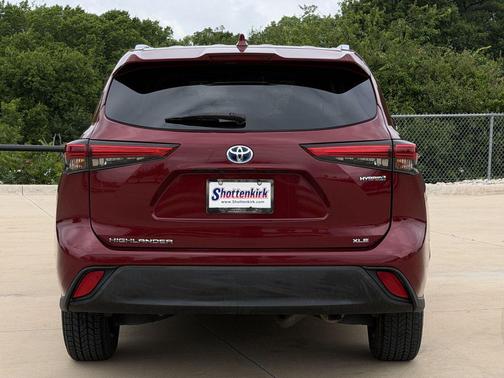 Pearl 2020 Toyota Highlander Hybrid XLE