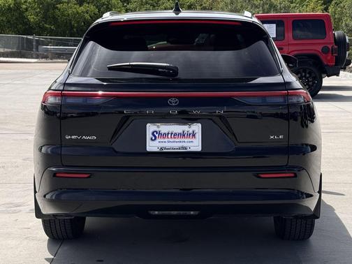 2025 Toyota Crown Signia XLE