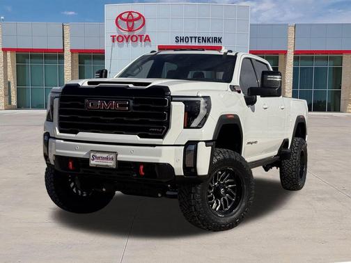 Summit White 2024 GMC Sierra 2500 AT4