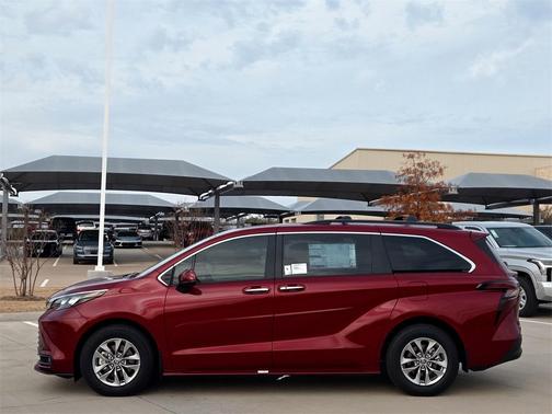 2025 Toyota Sienna XLE