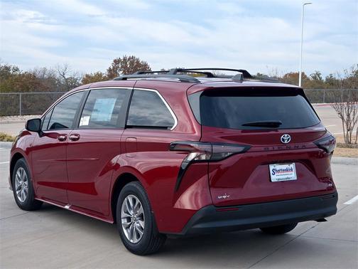 2025 Toyota Sienna XLE