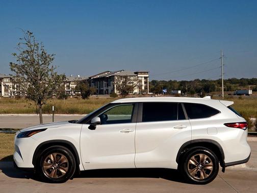 2023 Toyota Highlander Hybrid XLE