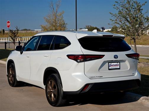 2023 Toyota Highlander Hybrid XLE