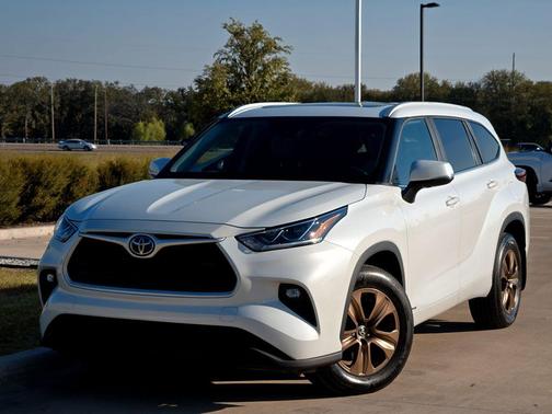 2023 Toyota Highlander Hybrid XLE
