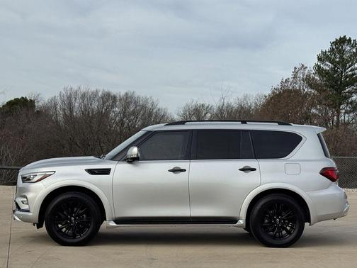 2022 INFINITI QX80 Luxe