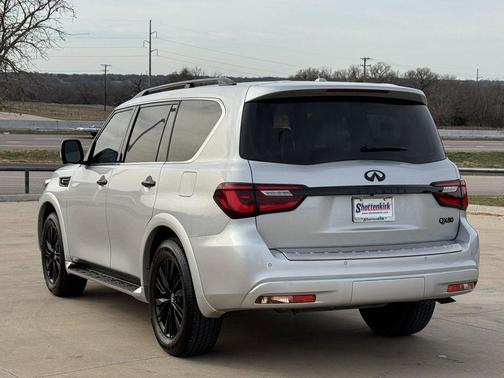 2022 INFINITI QX80 Luxe