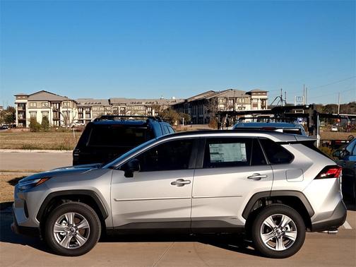 2025 Toyota RAV4 Hybrid LE