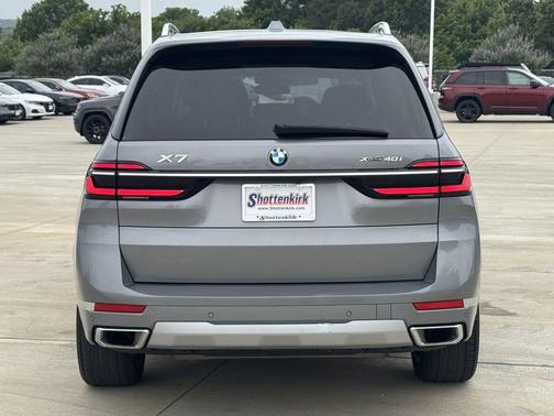 Skyscraper Grey Metallic 2025 BMW X7 xDrive40i
