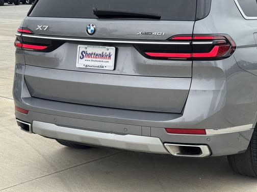 Skyscraper Grey Metallic 2025 BMW X7 xDrive40i