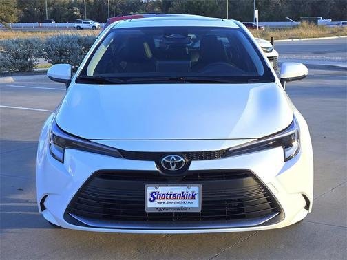 Ice 2026 Toyota Corolla Hybrid XLE