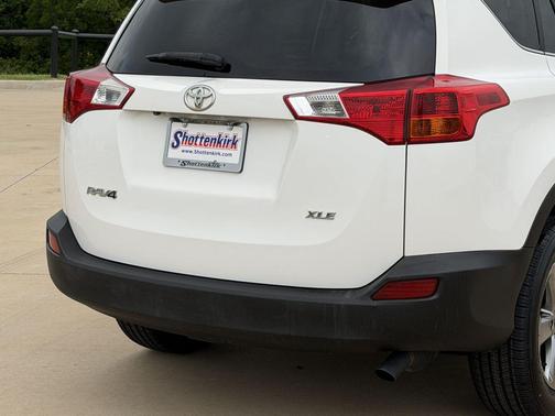 Super White 2015 Toyota RAV4 XLE