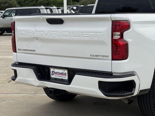 Summit White 2022 Chevrolet Silverado 1500 Custom