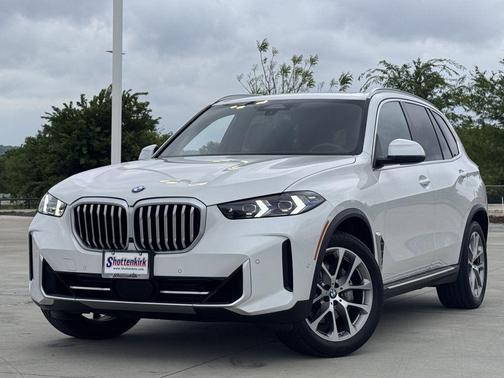 White Metallic 2024 BMW X5 xDrive40i