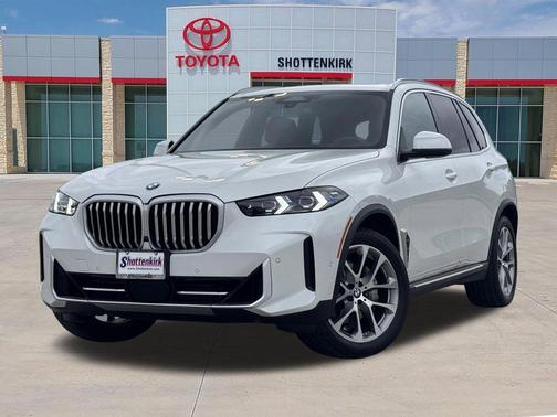 White Metallic 2024 BMW X5 xDrive40i