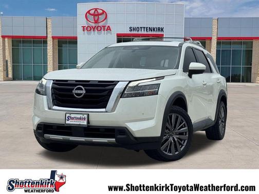 Pearl White Tricoat 2023 Nissan Pathfinder SL 4WD