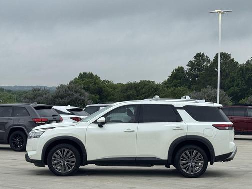 Pearl White Tricoat 2023 Nissan Pathfinder SL 4WD
