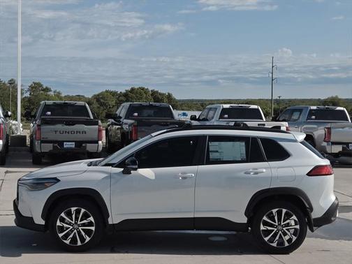 2025 Toyota Corolla Cross XLE