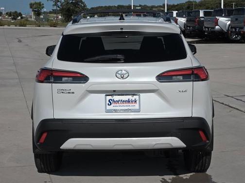 2025 Toyota Corolla Cross XLE