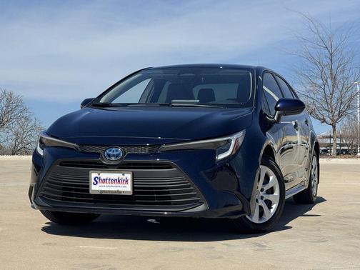 2025 Toyota Corolla Hybrid LE