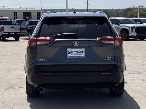 2022 Toyota RAV4 Hybrid XLE