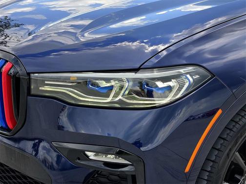 2022 BMW X7 M50i