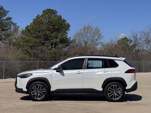 Wind Chill Pearl 2026 Toyota Corolla Cross XLE