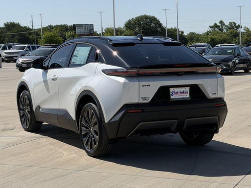 Pearl 2026 Toyota C-HR XSE