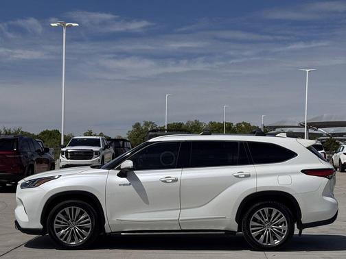 Blizzard Pearl 2021 Toyota Highlander Hybrid Platinum