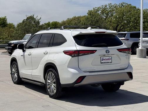 Blizzard Pearl 2021 Toyota Highlander Hybrid Platinum