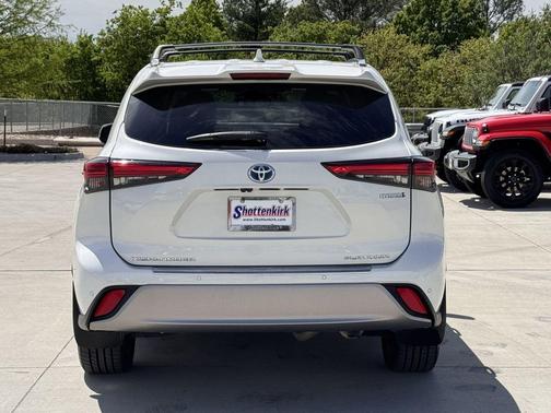 Blizzard Pearl 2021 Toyota Highlander Hybrid Platinum