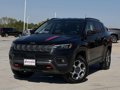 Diamond Black Crystal Pearlcoat 2022 Jeep Compass Trailhawk