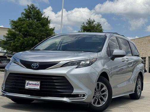 Celestial Silver Metallic 2024 Toyota Sienna XLE