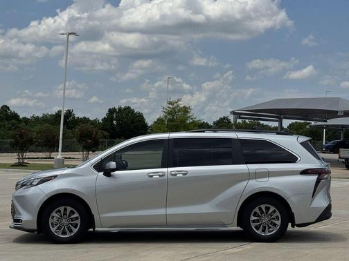 Celestial Silver Metallic 2024 Toyota Sienna XLE