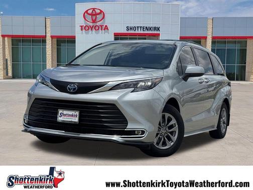 Celestial Silver Metallic 2024 Toyota Sienna XLE