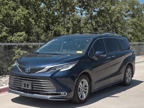 2022 Toyota Sienna Limited 7-Passenger