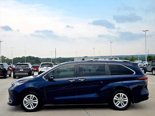 2022 Toyota Sienna Limited 7-Passenger