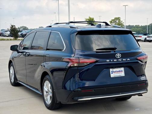 2022 Toyota Sienna Limited 7-Passenger